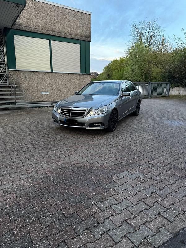 Gebraucht 2010 Mercedes E350 Limousine | 5.800 € (Superpreis) - Bild 1/3