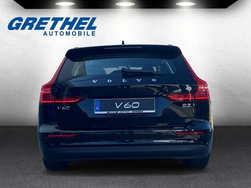 Gebraucht Volvo V60 Core 163 PS (119 kW) 2024 Onyx black / (schwarz) metallic Kombi