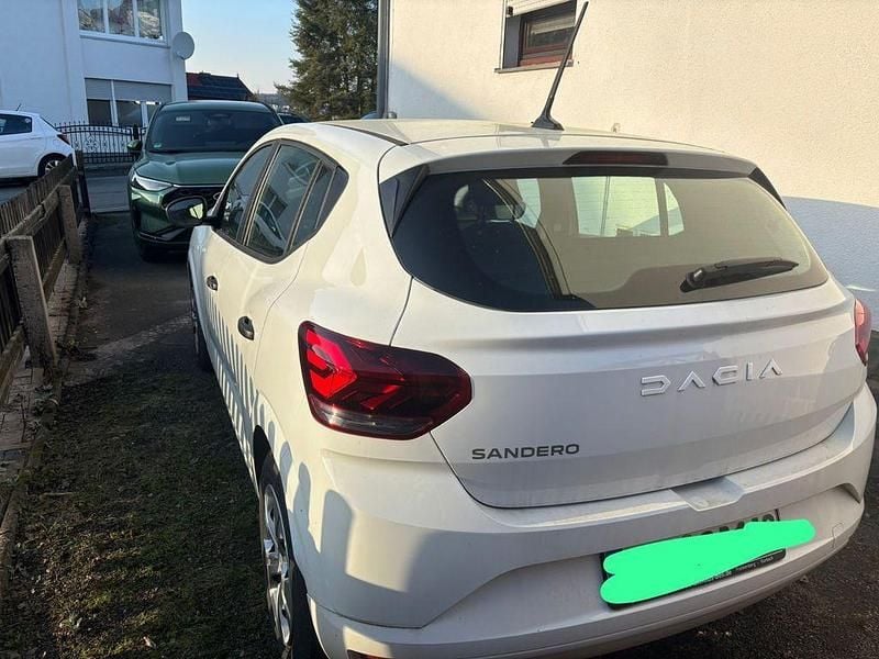 Gebraucht Dacia Sandero Essentiel 91 PS (66 kW) 2024 Weiß Limousine