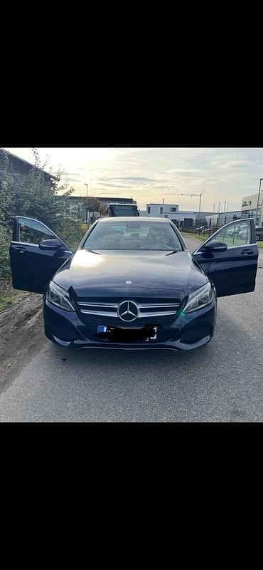 Blau Gebraucht 2016 Mercedes C180 Avantgarde Limousine | 14.900 € (Fairer Preis) - Bild 1/4