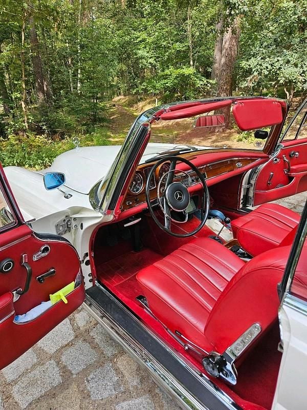 Weiß Gebraucht 1963 Mercedes W111 Cabrio | 145.000 € - Bild 1/3