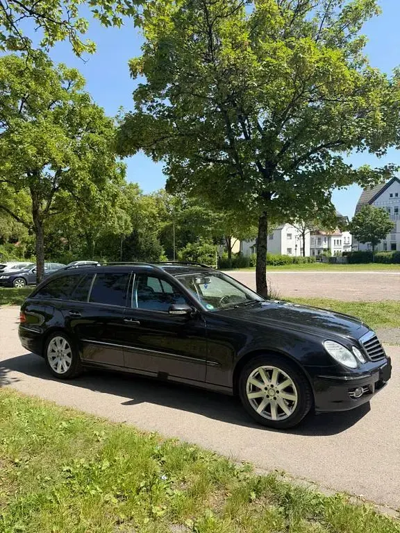 Gebraucht Mercedes E220 Avantgarde 170 PS (125 kW) 2007 Schwarz Limousine