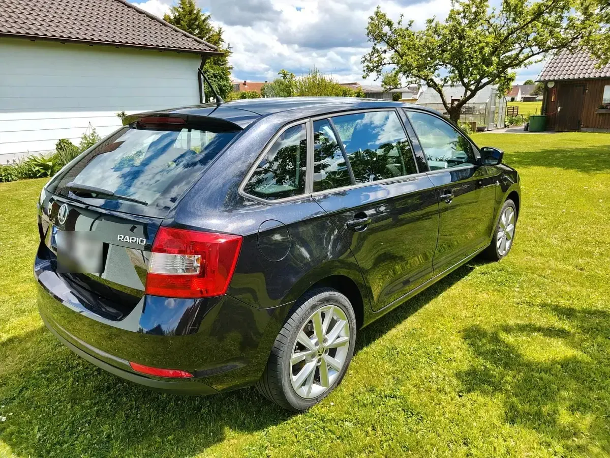 Używany Skoda Rapid 86 KM (63 kW) 2013 Czarny Hatchback