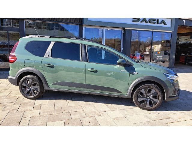 Gebraucht Dacia Jogger Expression 110 PS (80 kW) 2025 Safarigrünmetallic Van / Kleinbus