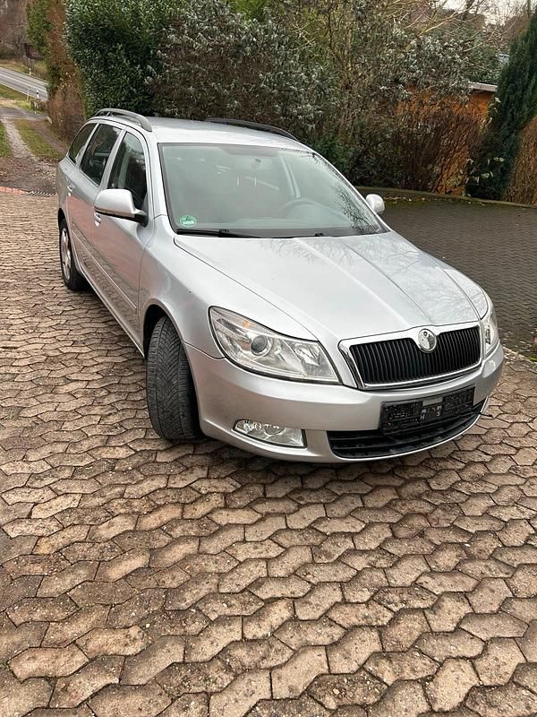 Grau Gebraucht 2010 Skoda Octavia Kombi | 3.500 € (Superpreis) - Bild 1/4