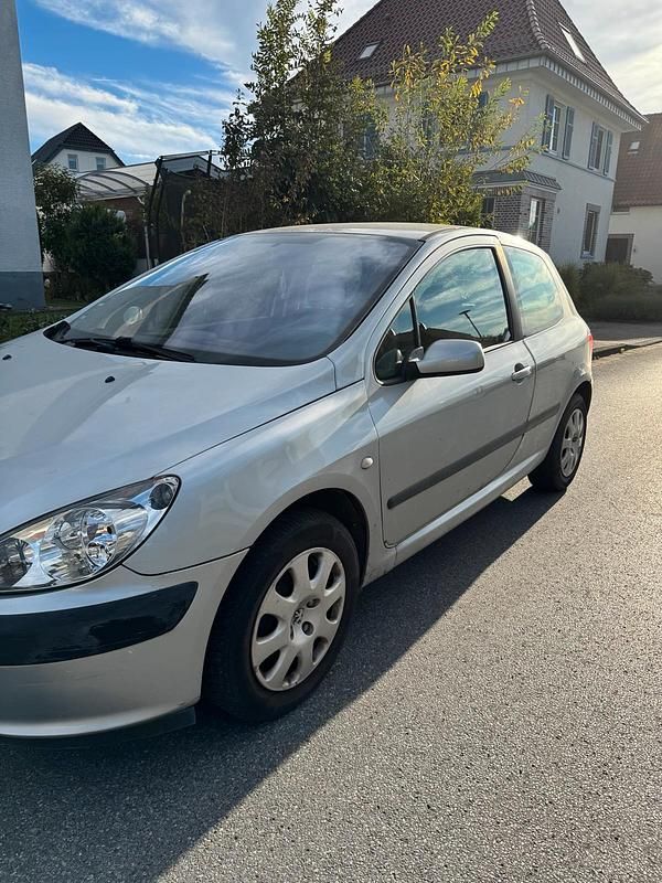 Silber Gebraucht 2002 Peugeot 307 Kleinwagen | 950 € (Fairer Preis) - Bild 1/4