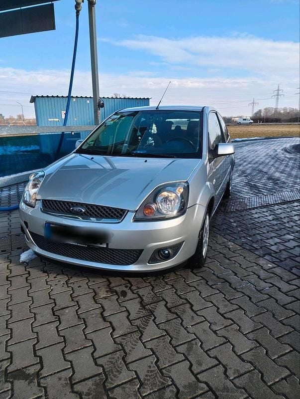 Grau Gebraucht 2007 Ford Fiesta Style Kleinwagen | 1.100 € (Superpreis) - Bild 1/4
