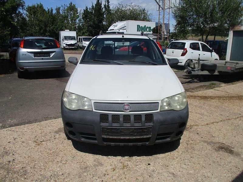 Weiß Gebraucht 2009 Fiat Strada Van / Kleinbus | 4.499 € (Fairer Preis) - Bild 1/4