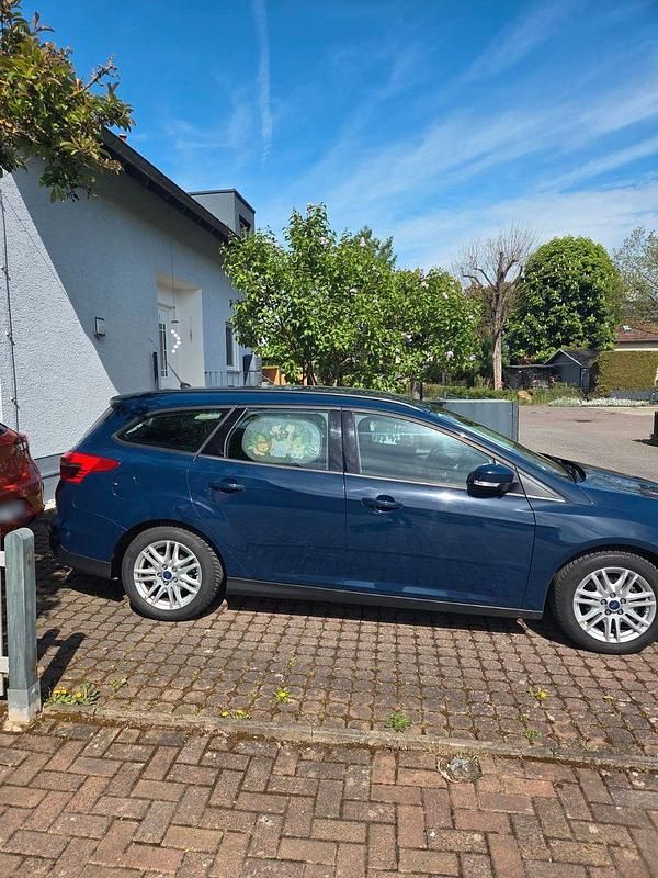 Gebraucht Ford Focus Trend 105 PS (77 kW) 2016 Blau Kombi