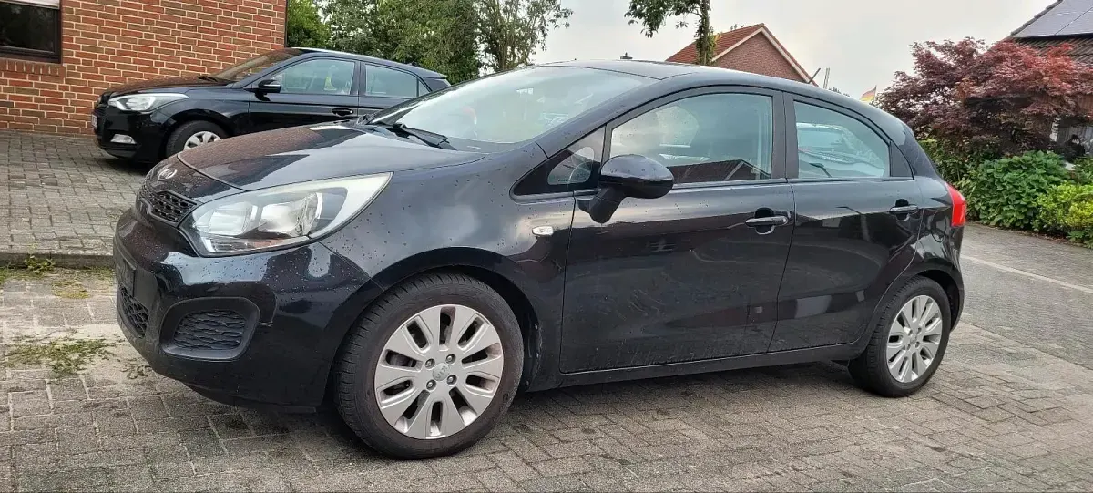 Gebraucht Kia Rio 85 PS (62 kW) 2012 Schwarz Limousine