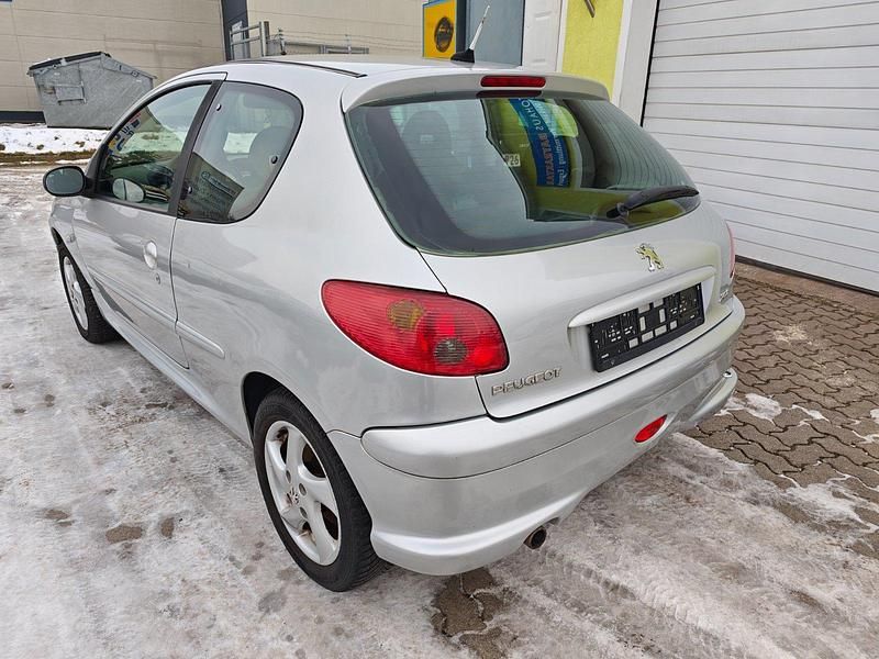 Gebraucht Peugeot 206 107 PS (78 kW) 2003 Silber Kleinwagen