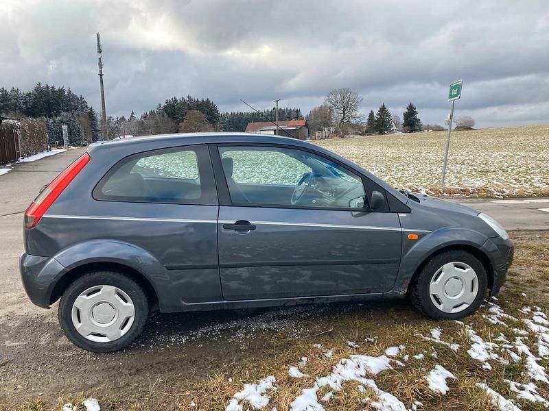 Gebraucht Ford Fiesta 70 PS (51 kW) 2005 Grau Kleinwagen