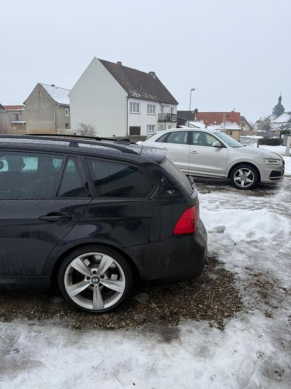 Gebraucht BMW 325 197 PS (144 kW) 2009 Schwarz Kombi