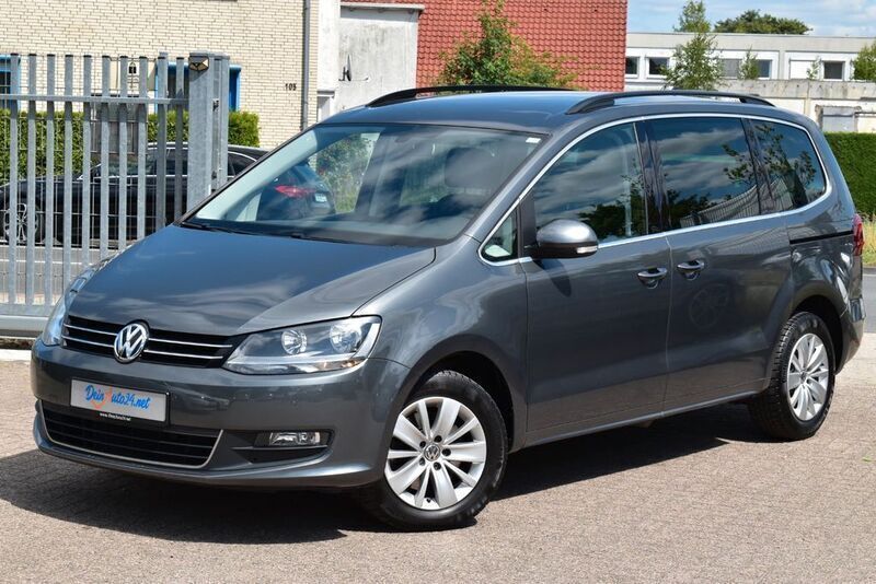 Grau Gebraucht 2016 VW Sharan Comfortline Van / Kleinbus | 17.490 € (Fairer Preis) - Bild 1/4