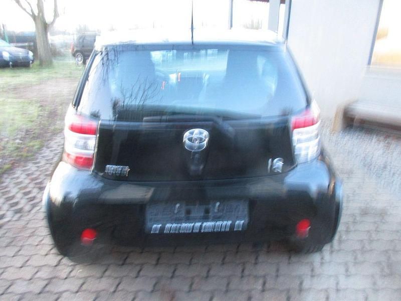 Gebraucht Toyota iQ Basis 98 PS (72 kW) 2010 Schwarz Kleinwagen