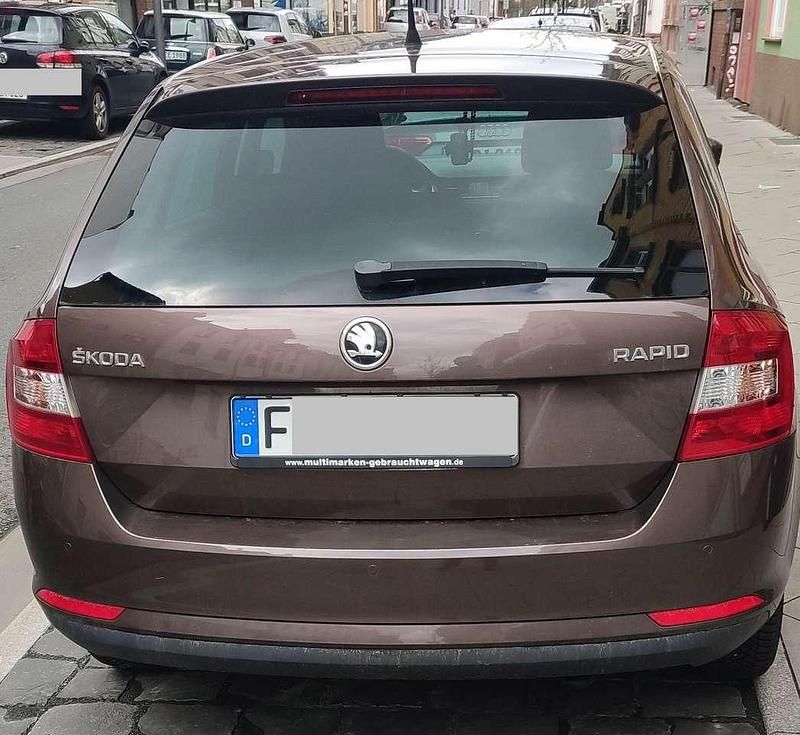 Braun Gebraucht 2015 Skoda Rapid Ambition Limousine | 4.900 € (Superpreis) - Bild 1/2
