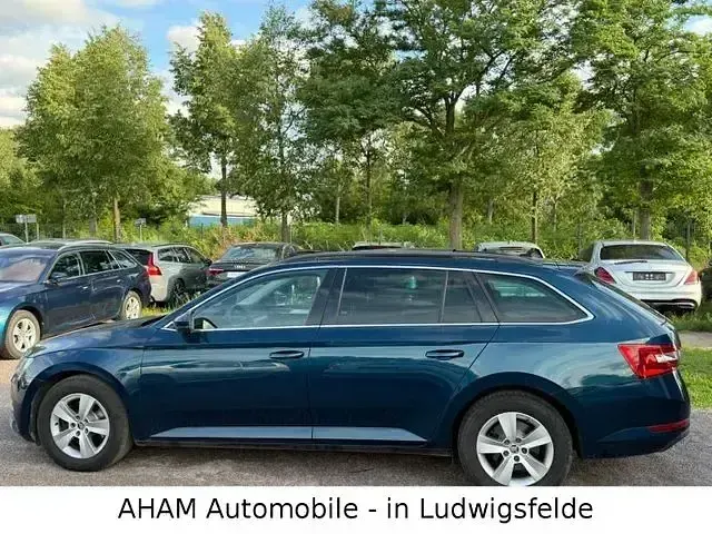Gebraucht Skoda Superb Ambition 150 PS (110 kW) 2022 Blau Kombi