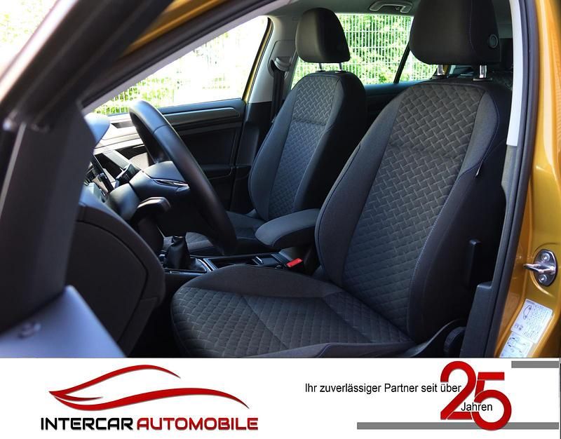 Usado VW Golf VII Join 116 HP (85 kW) 2018 Amarelo Sedan