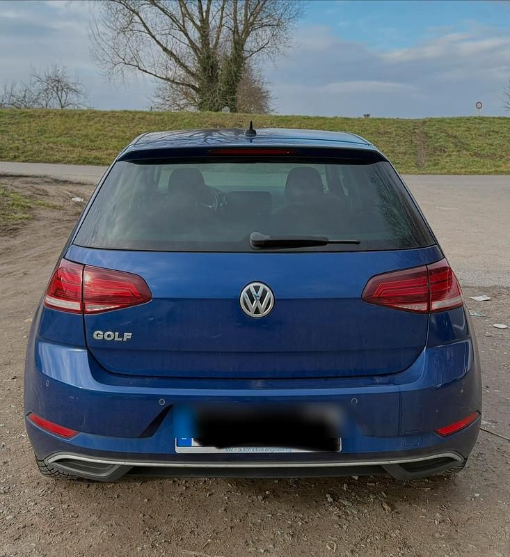Gebraucht VW Golf VII 116 PS (85 kW) 2018 Blau Kleinwagen