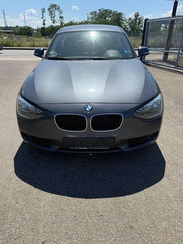 Grau Gebraucht 2012 BMW 116 Kleinwagen | 3.300 € (Superpreis) - Bild 1/4