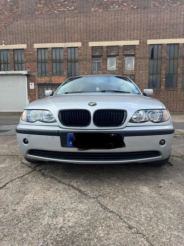 Silber Gebraucht 2004 BMW 318 Limousine | 1.500 € (Guter Preis) - Bild 1/4