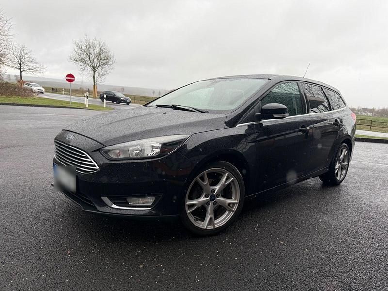 Gebraucht Ford Focus Titanium 120 PS (88 kW) 2015 Schwarz Kombi