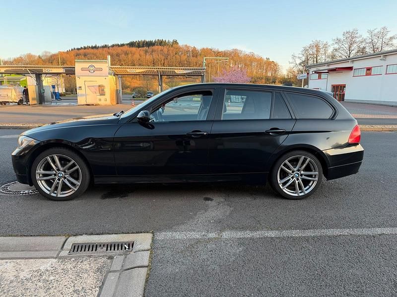 Gebraucht BMW 318 122 PS (89 kW) 2007 Schwarz Kombi