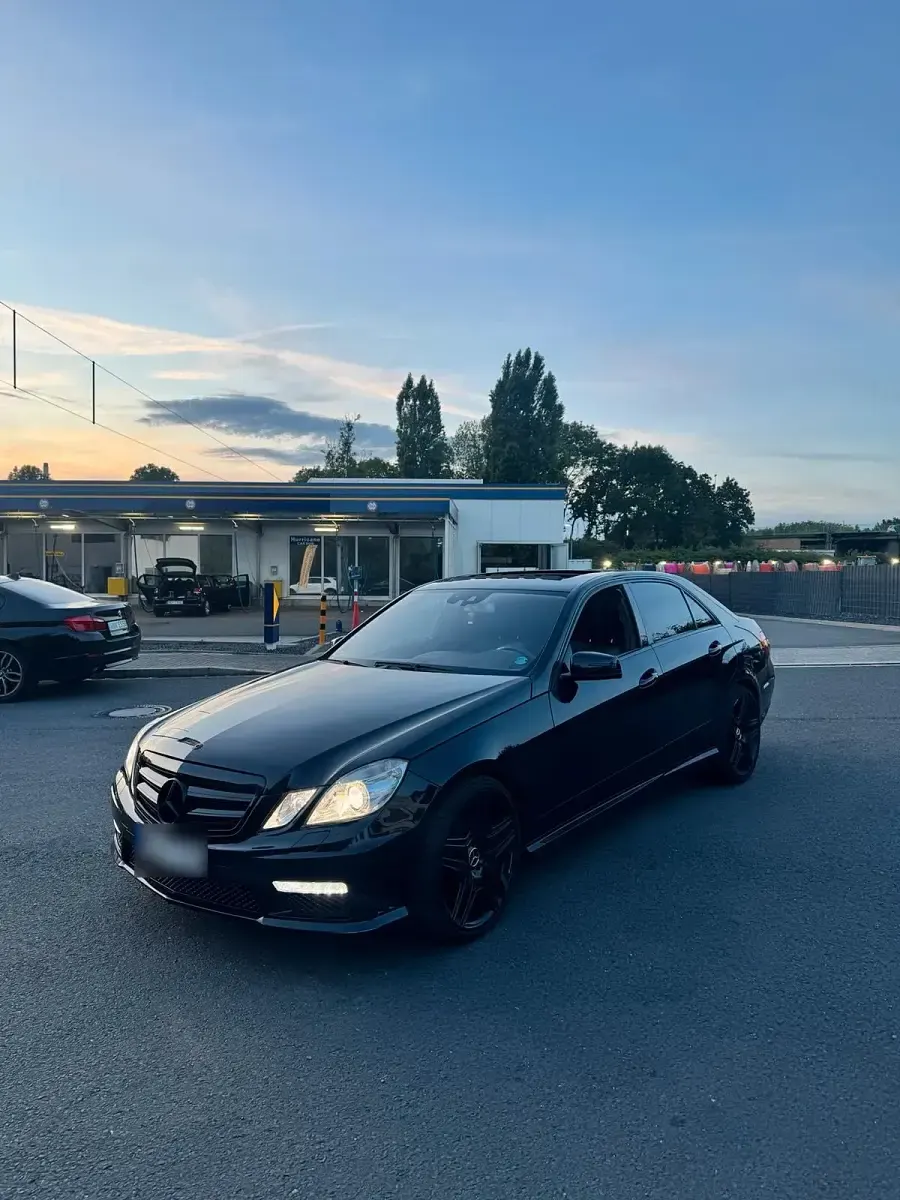 Gebraucht Mercedes E350 AMG 292 PS (214 kW) 2010 Schwarz Limousine