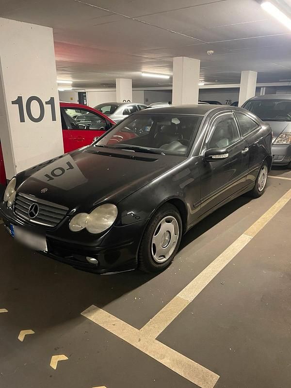 Schwarz Gebraucht 2001 Mercedes C180 Coupé | 2.500 € - Bild 1/4