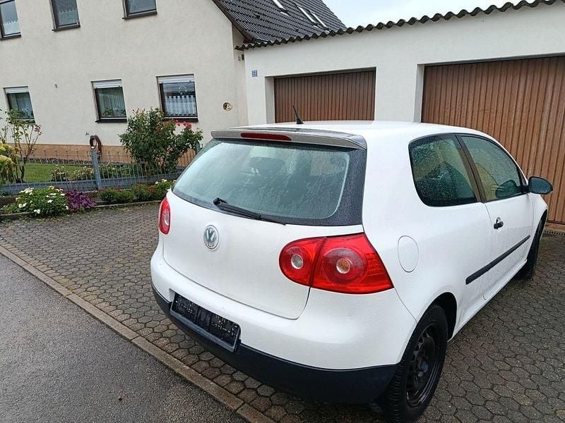 Weiß Gebraucht 2007 VW Golf V Trendline Limousine | 800 € (Superpreis) - Bild 1/4
