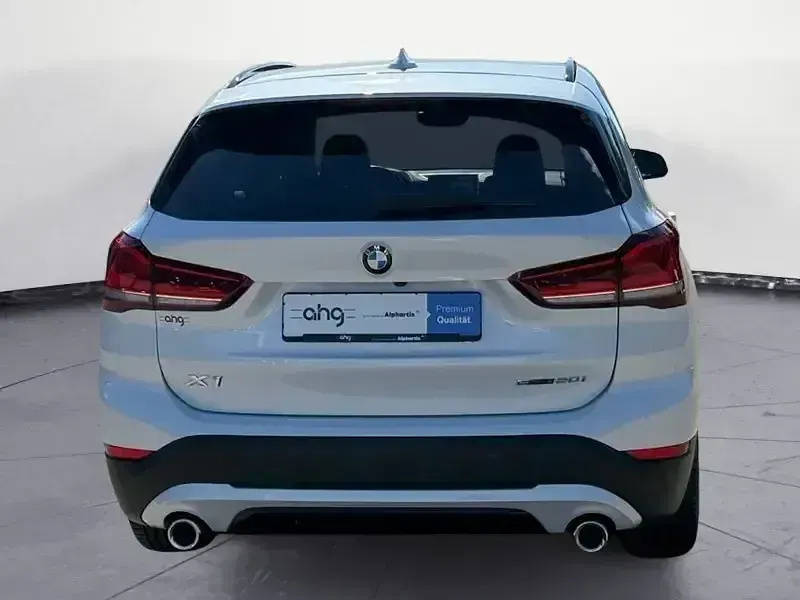 Gebraucht BMW X1 Sport Line 192 PS (141 kW) 2022 Weiß SUV