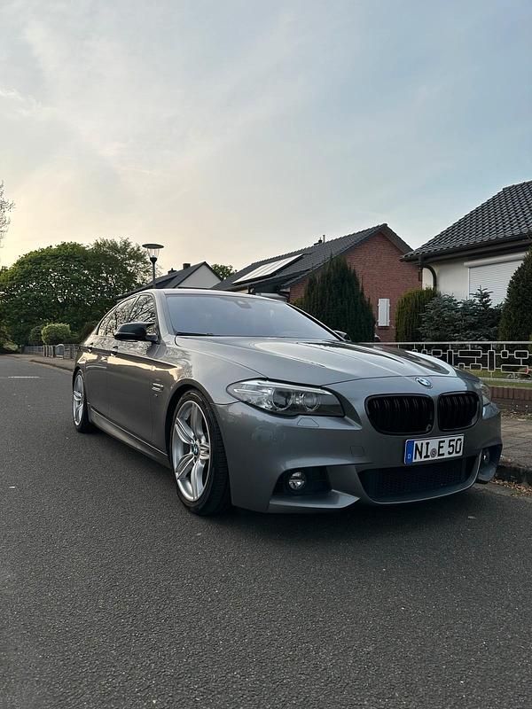 Grau Gebraucht 2015 BMW 530 Limousine | 22.000 € (Fairer Preis) - Bild 1/4