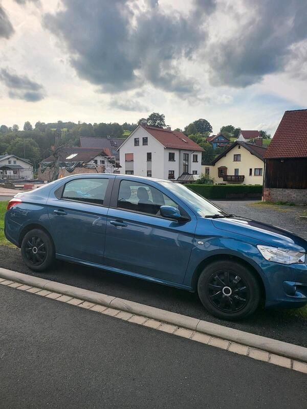 Blau Gebraucht 2016 Citroën C-Elysee I PureTech Limousine | 5.400 € (Guter Preis) - Bild 1/4
