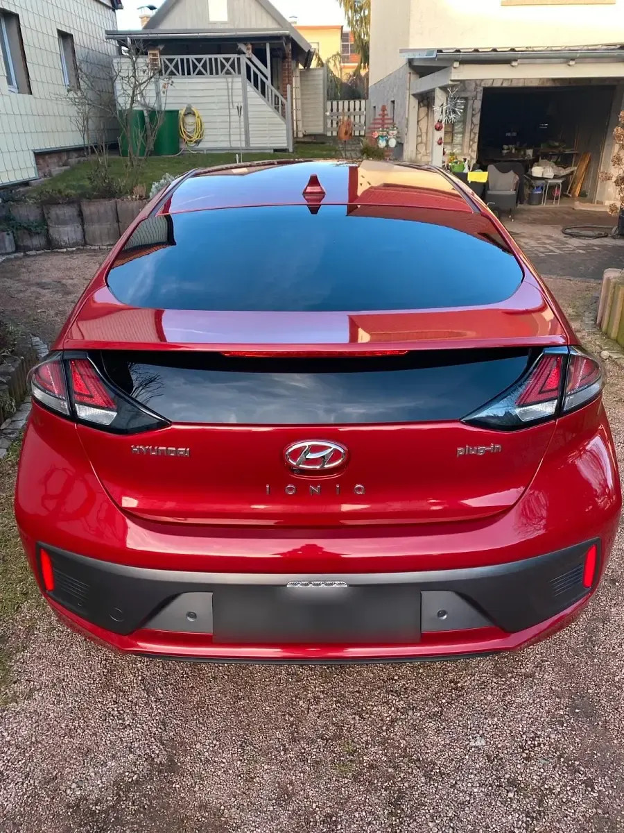 Gebraucht Hyundai Ioniq Advantage 141 PS (103 kW) 2022 Rot Kleinwagen