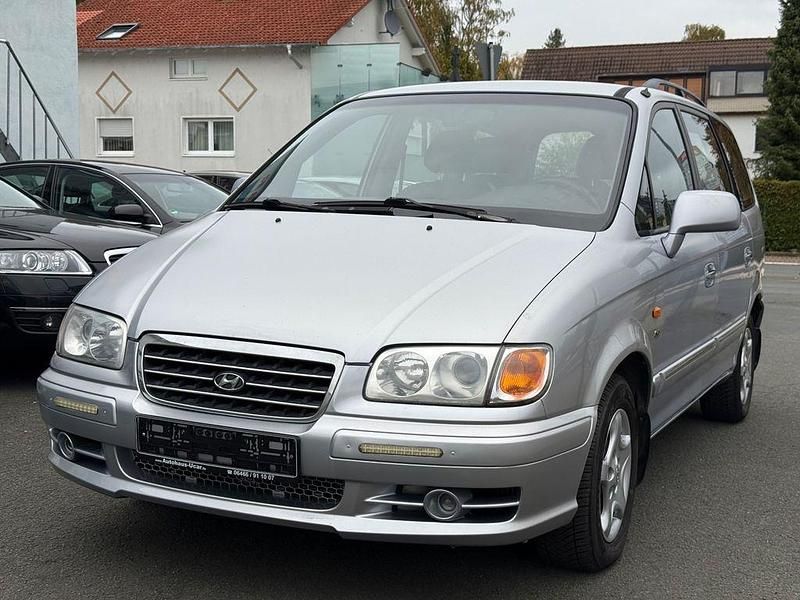 Silber Gebraucht 2002 Hyundai Trajet GLS Van / Kleinbus | 2.999 € - Bild 1/4