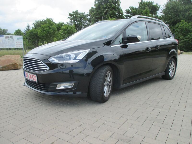 Schwarz Gebraucht 2017 Ford Grand C-Max Titanium Van / Kleinbus | 10.990 € (Guter Preis) - Bild 1/4