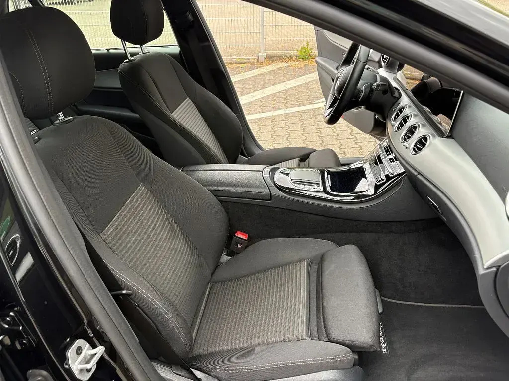 Gebraucht Mercedes E300 Avantgarde 211 PS (155 kW) 2022 Schwarz Kombi