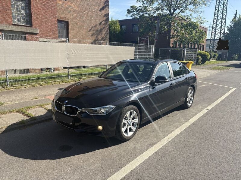 Schwarz Gebraucht 2012 BMW 318 Comfort Edition Limousine | 9.990 € (Fairer Preis) - Bild 1/4