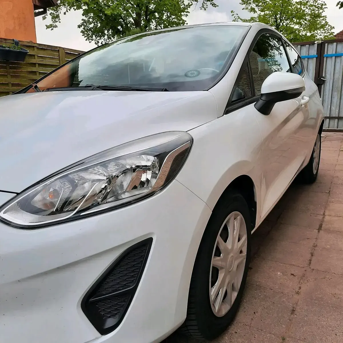 Gebraucht Ford Fiesta Trend 71 PS (52 kW) 2018 Weiß Kleinwagen