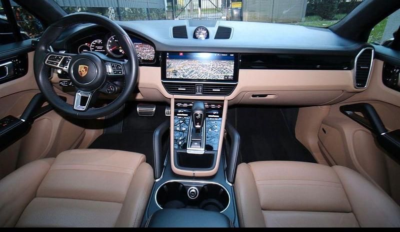 Schwarz Gebraucht 2018 Porsche Cayenne Turbo Chrono SUV | 68.000 € (Etwas zu teuer) - Bild 1/4