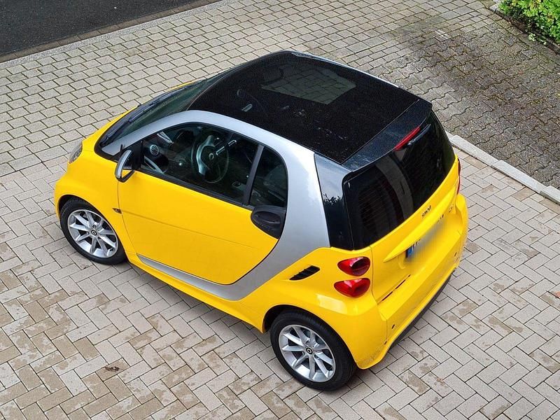 Gelb Gebraucht 2013 Smart ForTwo Coupé Passion Cabrio | 8.500 € (Teuer) - Bild 1/4