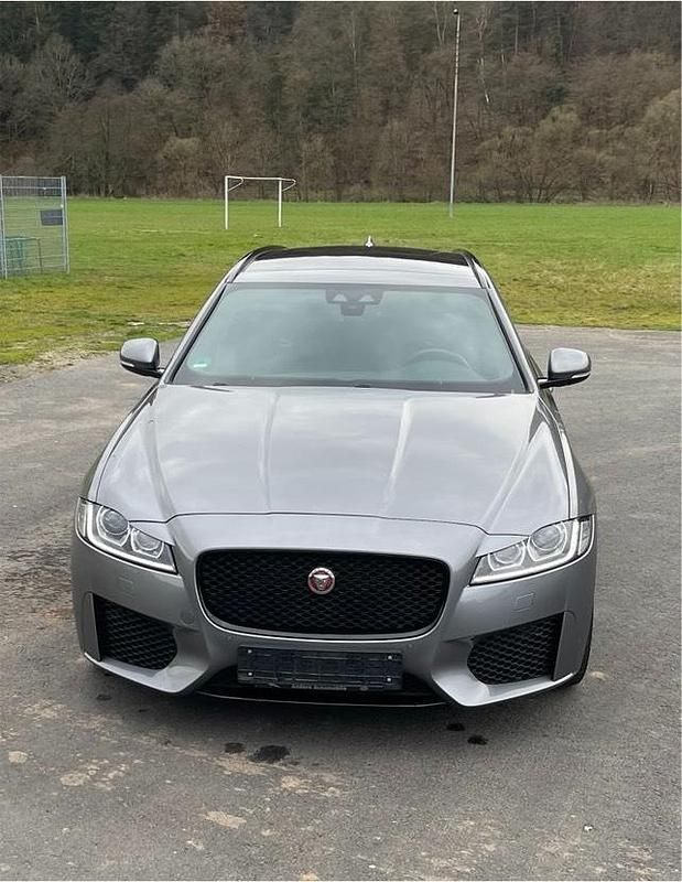 Gebraucht Jaguar XF Sportbrake Chequered Flag 179 PS (131 kW) 2019 Grau Kombi