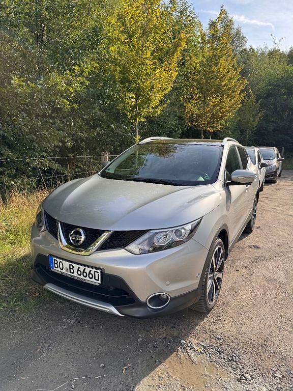 Grau Gebraucht 2014 Nissan Qashqai 360º SUV | 13.500 € (Fairer Preis) - Bild 1/4