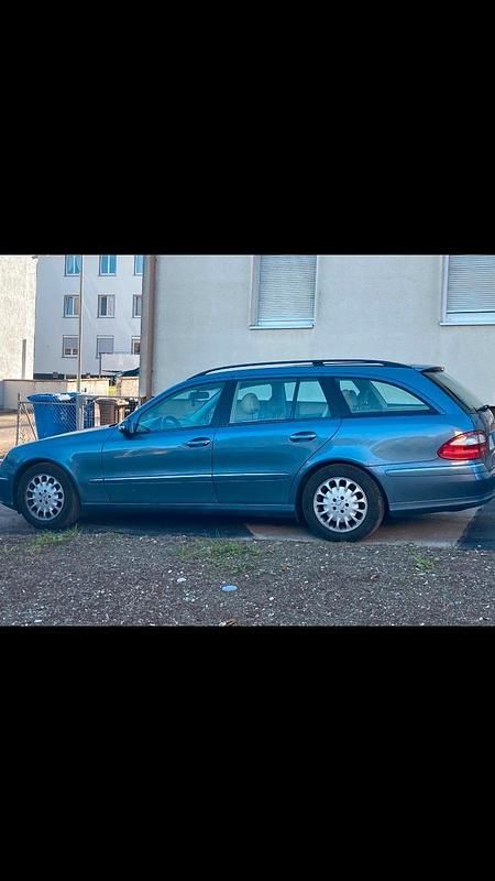 Blau Gebraucht 2004 Mercedes E220 Kombi | 2.222 € (Guter Preis) - Bild 1/4
