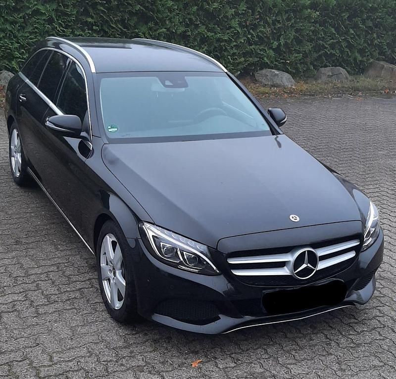 Schwarz Gebraucht 2018 Mercedes C180 Kombi | 15.950 € (Guter Preis) - Bild 1/4