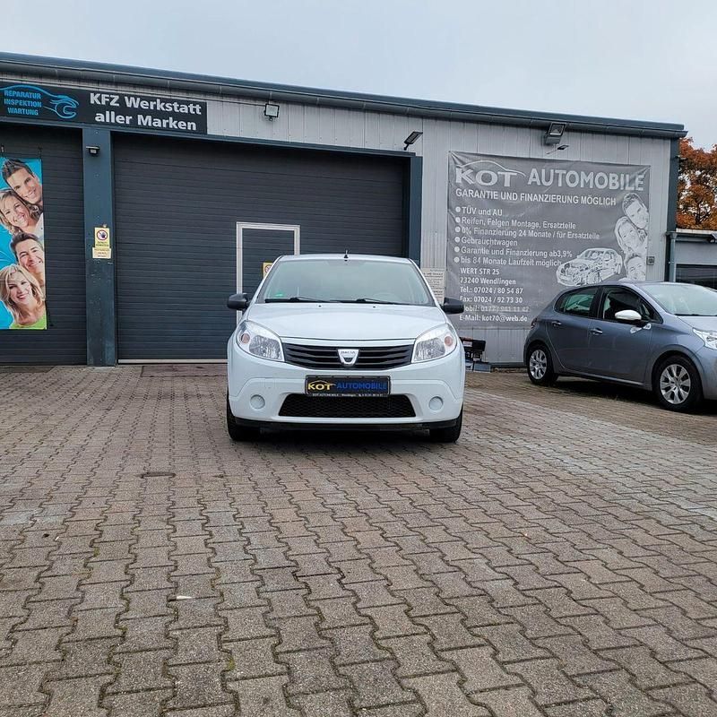 Weiß Gebraucht 2011 Dacia Sandero Kleinwagen | 1.999 € (Fairer Preis) - Bild 1/4