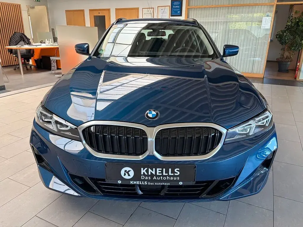 Gebraucht BMW 318 Shadowline 150 PS (110 kW) 2024 Phytonicblau Kombi