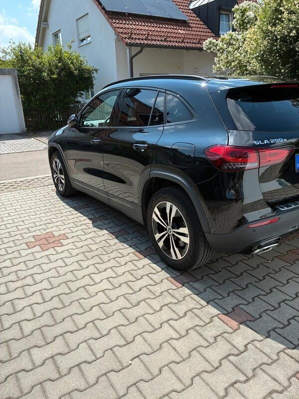 Schwarz Gebraucht 2022 Mercedes GLA250 SUV | 39.900 € (Teuer) - Bild 1/4