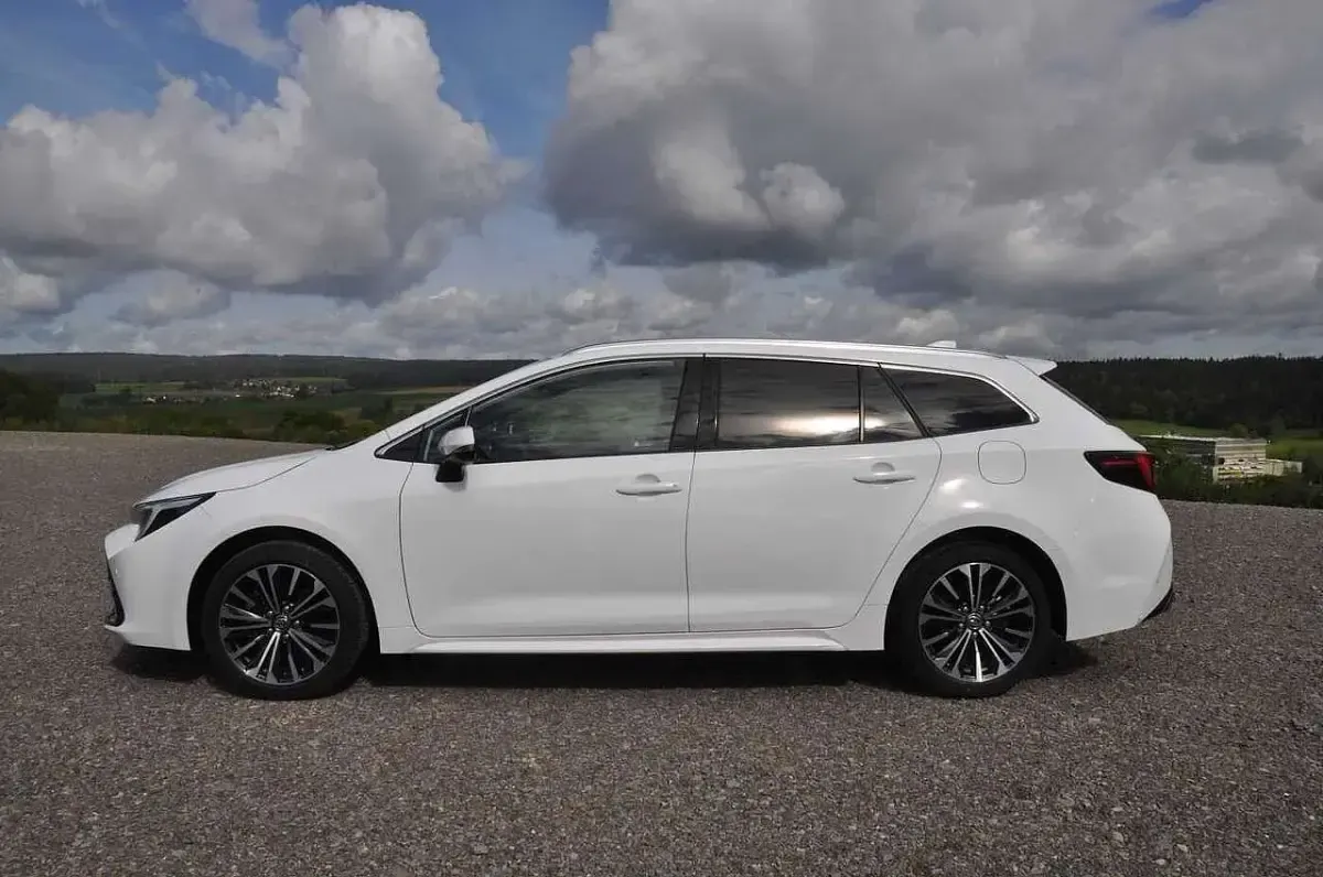 Neu Toyota Corolla 196 PS (144 kW) 2025 Weiß Kombi