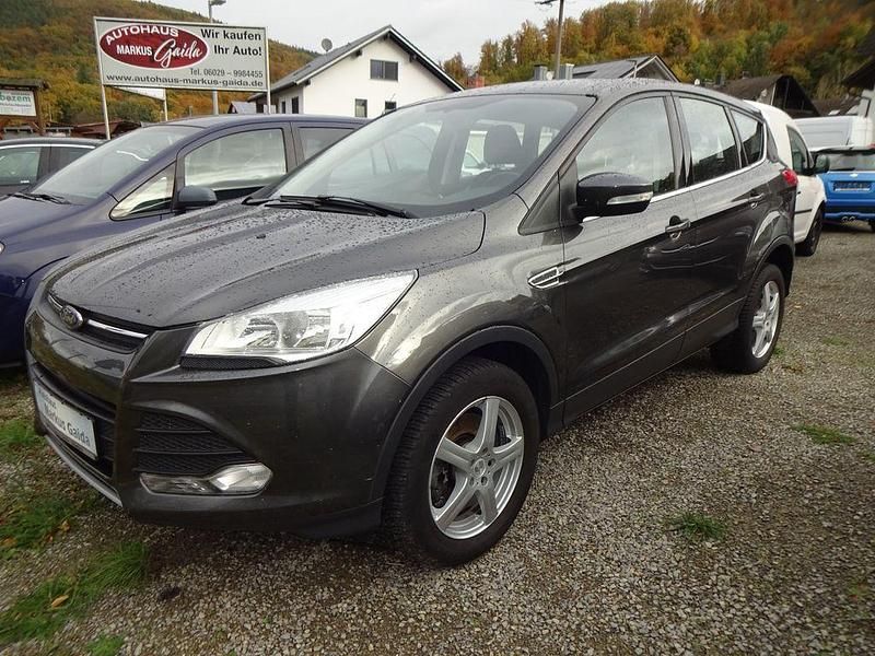 Gebraucht Ford Kuga Trend 150 PS (110 kW) 2015 Grau SUV